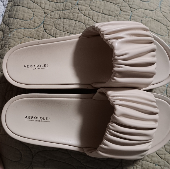 Dada Slide On Shoes. "Aerosoles Aware" Collection - Picture 4 of 6